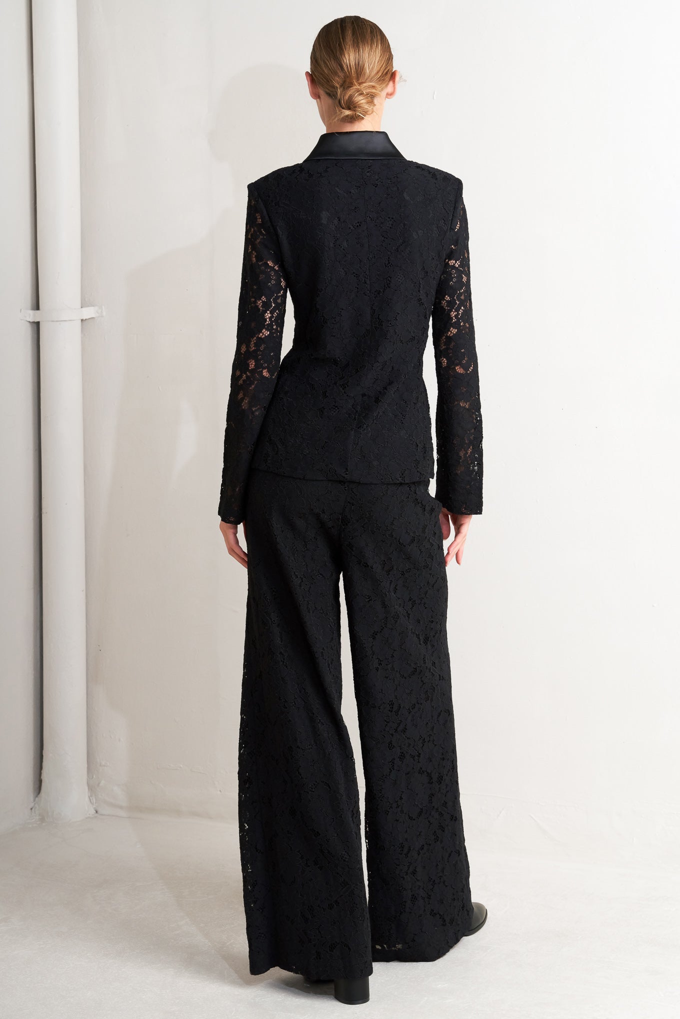 SHADOW GLAM WOVEN LACE BLAZER: