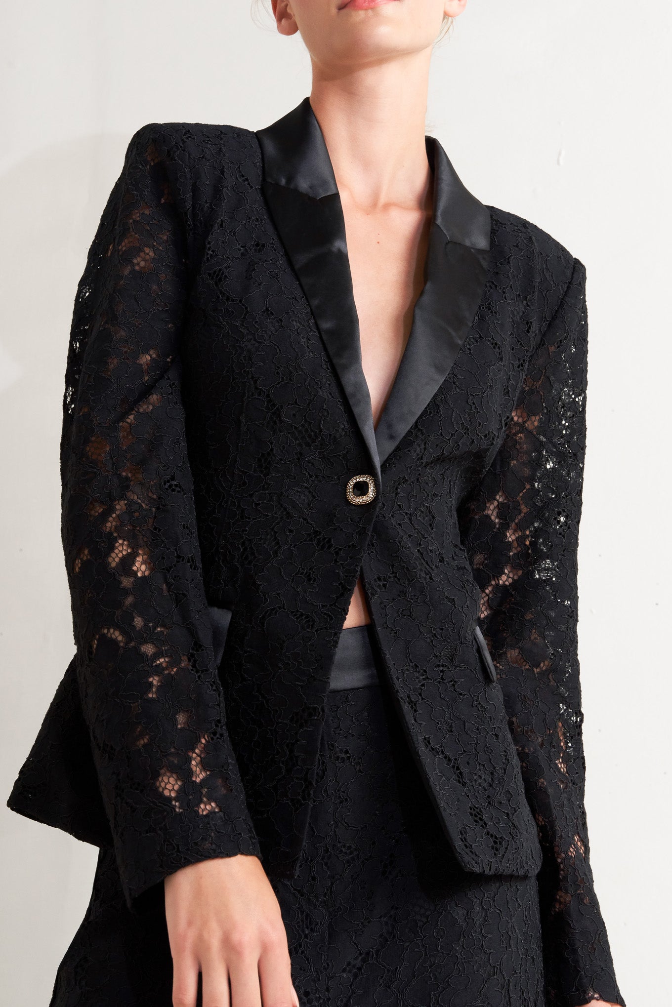SHADOW GLAM WOVEN LACE BLAZER: